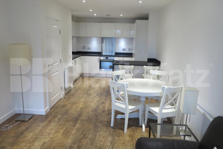 			NEW INSTRUCTION , 2 Bedroom, 1 bath, 1 reception Apartment			 Upper North Street, Poplar